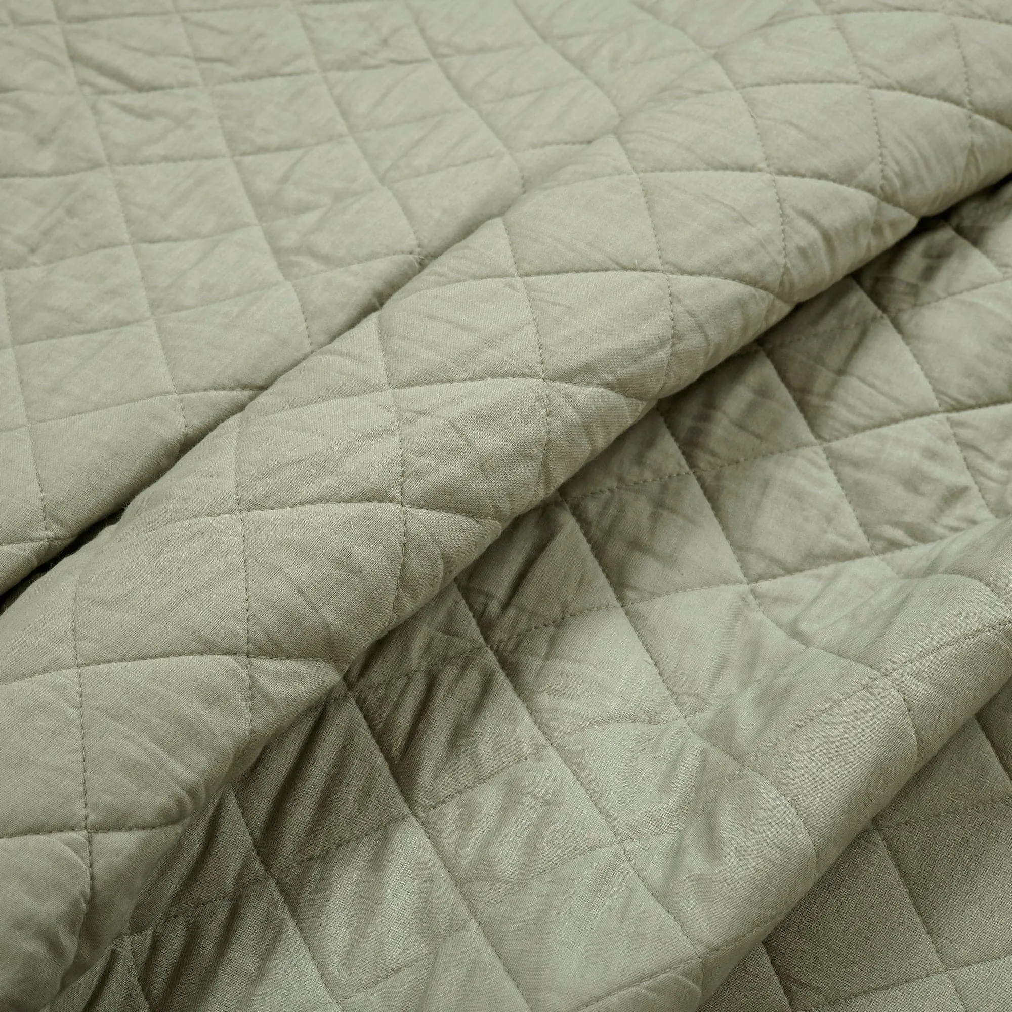 Ava Diamond Oversized Cotton Quilt Set