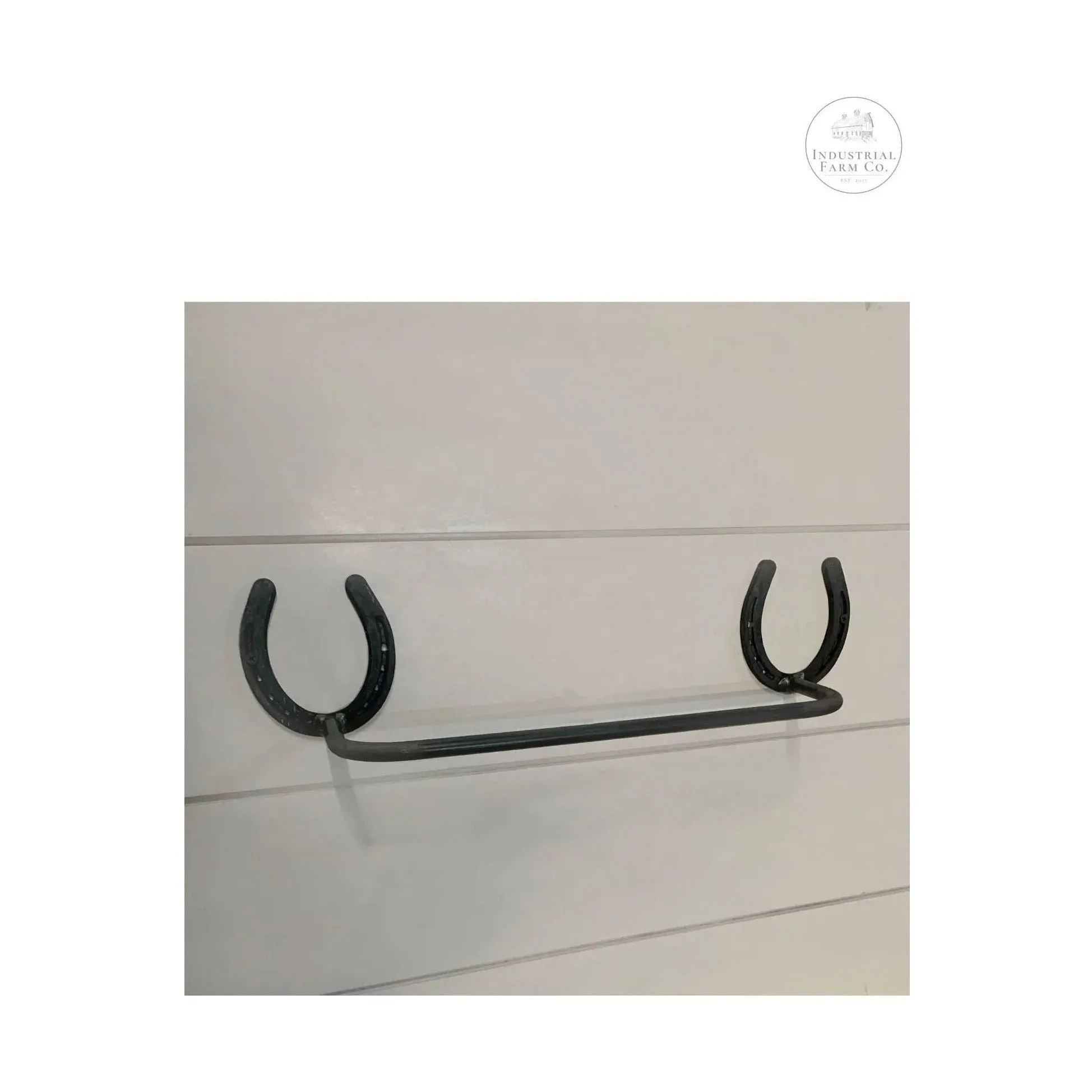 The Donahue Towel Bar